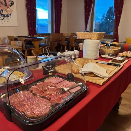 Hotel La Tour D'aï 2*